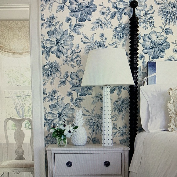 Stunning Gabriella floral wallpaper in soft blue artistic flowers. 3 Rolls. - Picture 1 of 5